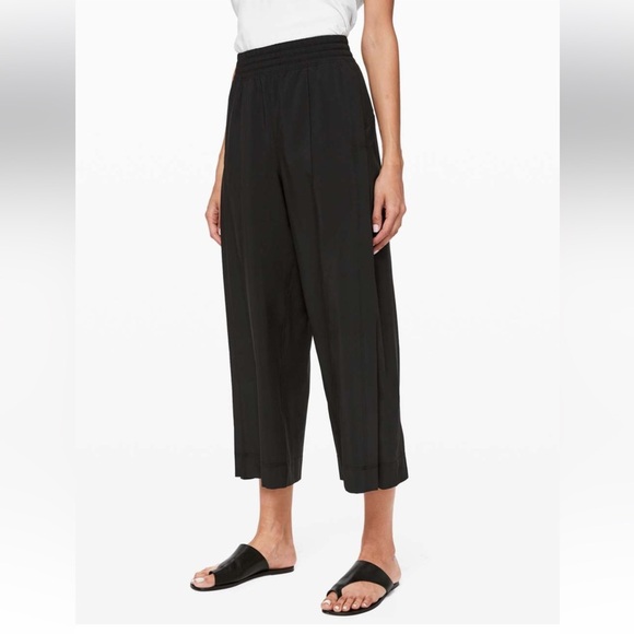 lululemon athletica Pants - Lululemon Wanderer Culotte 6 Athleisure streetwear yoga workout‎ minimalist